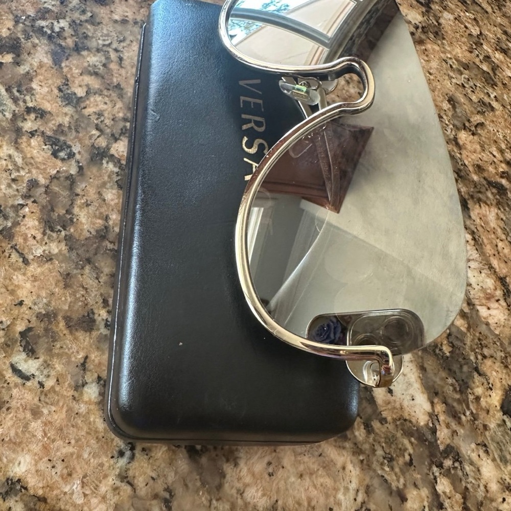 100% Authentic USED VERSACE SUNGLASSES  WITH CASE !! UNISEX - Picture 7 of 11